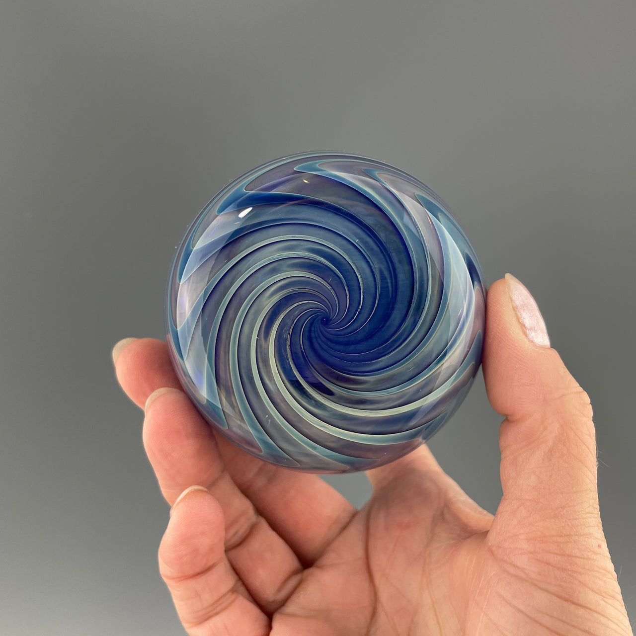 bottom of a cobalt blue stemless wineglass