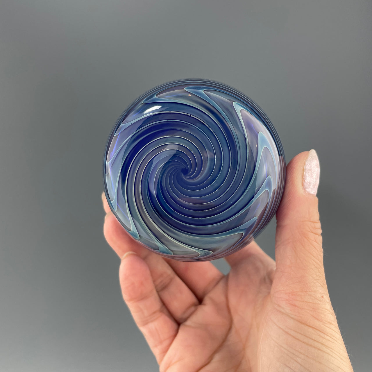 bottom of a cobalt blue stemless wineglass
